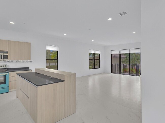 Photo - 6130 SW 36th Ct