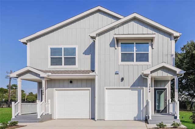 Photo - 1244 Lonsdale Ave