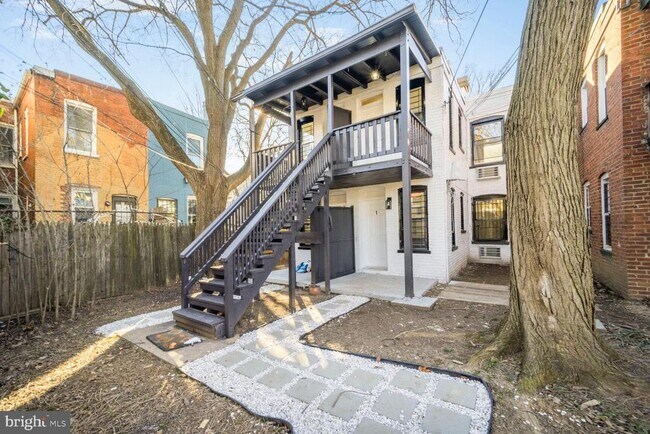 Photo - 1430 A St SE Unidad 2