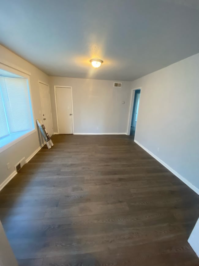 Photo - Available Now - Cute 3 Bedroom/1 Bath by Chamberlain Park