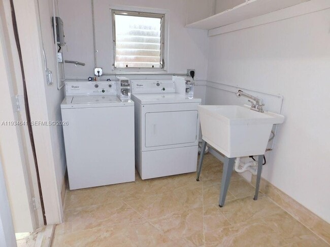 Photo - 1648 Washington St