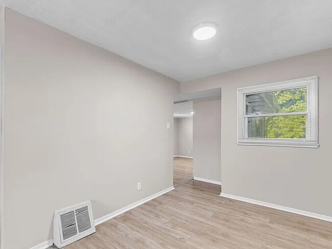 Photo - 332 Cameron Rd