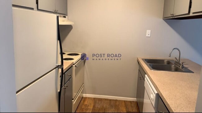 Building Photo - 585 W 27th St S Unit 301