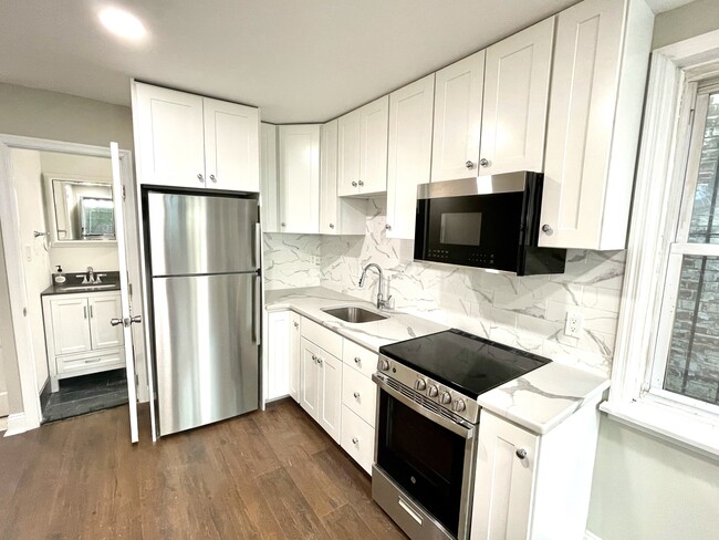 High quality fixtures and the finest details - 320 S 16th St