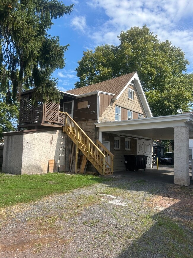 Building Photo - 263 N York St Rental