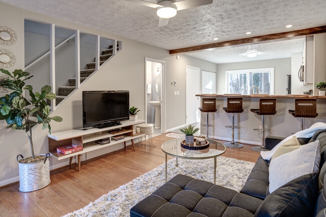 Photo - 203 Buck Cove Terrace