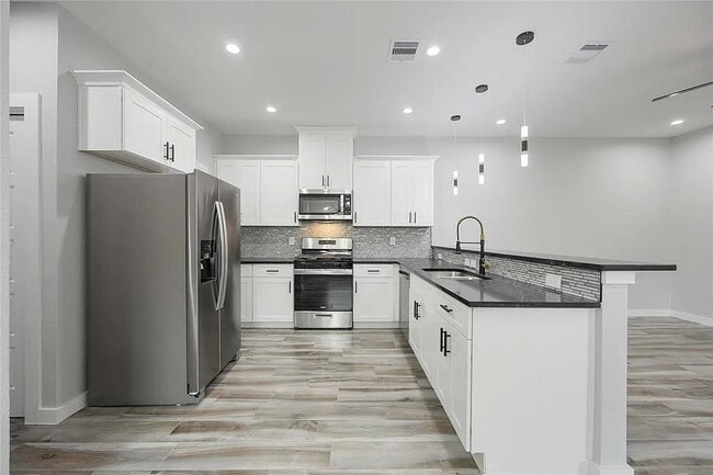 Photo - 784 Enterprise St