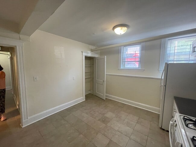 17 Barrows St