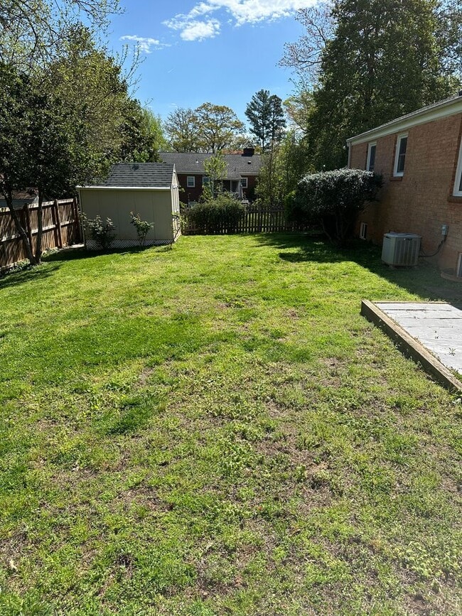 Photo - Charming 3 BR, 2.5 Ba house in a great location in town on a quiet cul de sac