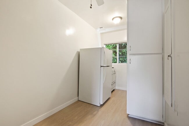 Photo - 10908 Santa Monica Blvd Unidad 08B