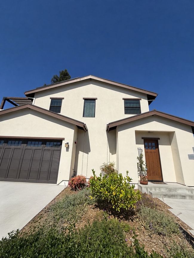 Building Photo - Updated 2 Bedroom/ 2 Bathroom Duplex in Coffee Park!