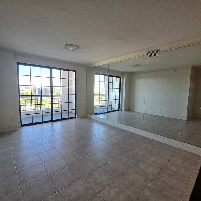 Building Photo - 233 S Federal Hwy Unit 721 Rental