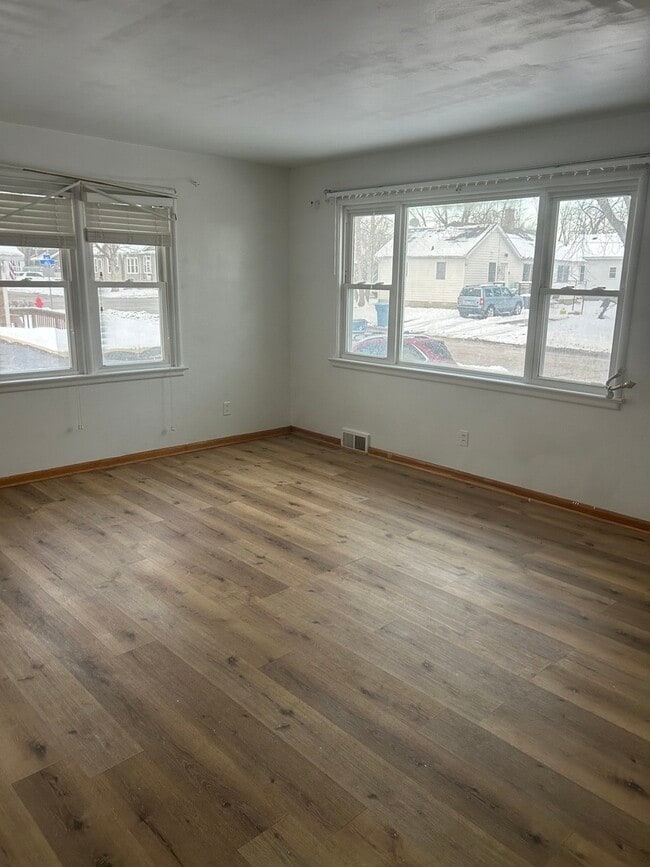 Photo - 716 Henry St