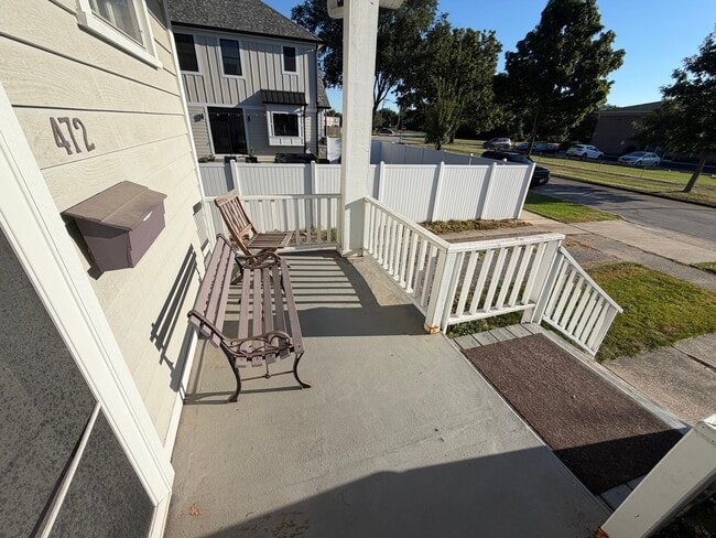 Photo - 472 N Larch Ave