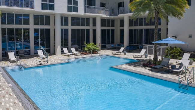Blu27 at Edgewater