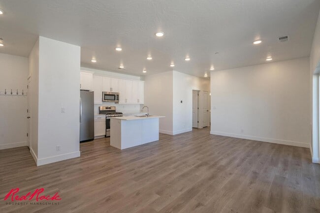 Pet Friendly 2 Bedroom Condo in Desert Color! - Pet Friendly 2 Bedroom Condo in Desert Color! Unidad 1-302
