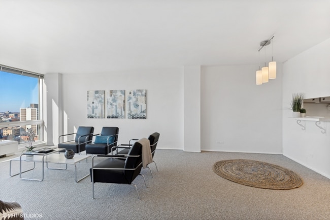 Photo - 2400 N Lakeview Ave Unidad 1606