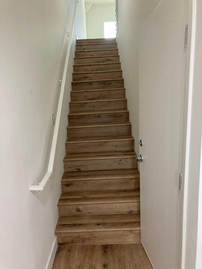 Photo - 648 N Serrano Ave Unit 648