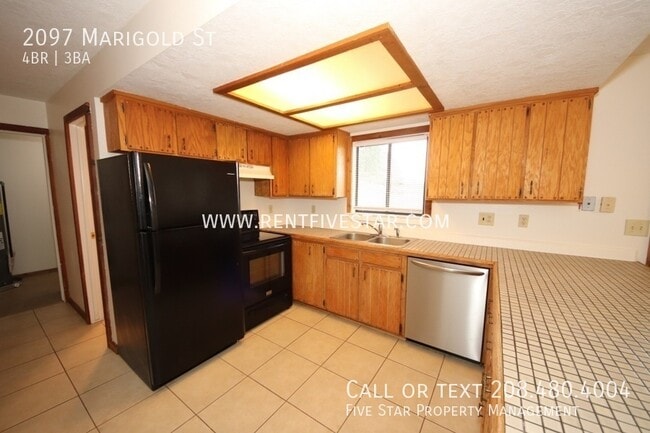 Photo - 2097 Marigold St