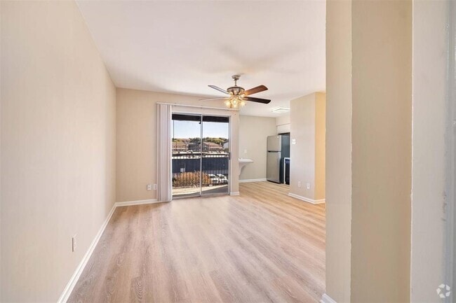 Building Photo - 1840 Burton Dr Unit 155 Rental