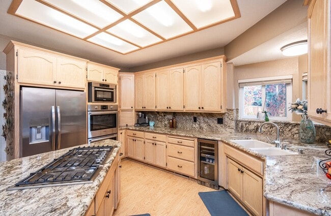 Photo - 841 Oak Crest Cir