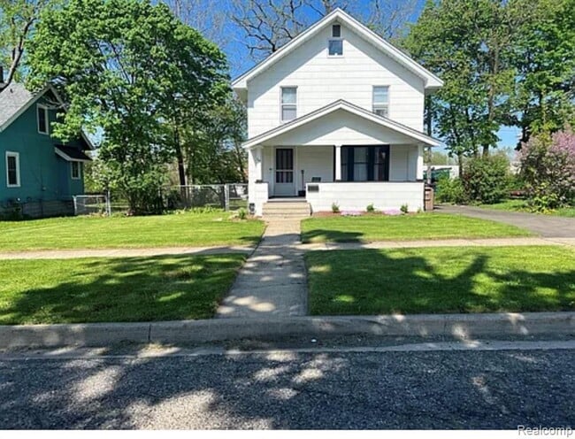 Building Photo - 16 Chippewa Rd