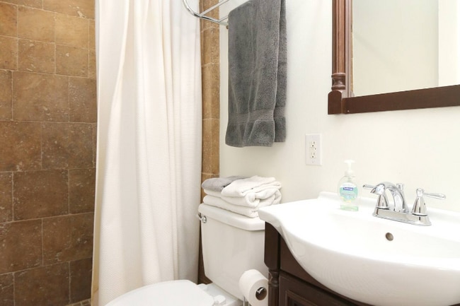 Photo - 832 Touro St