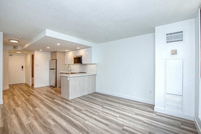 1101 Bay