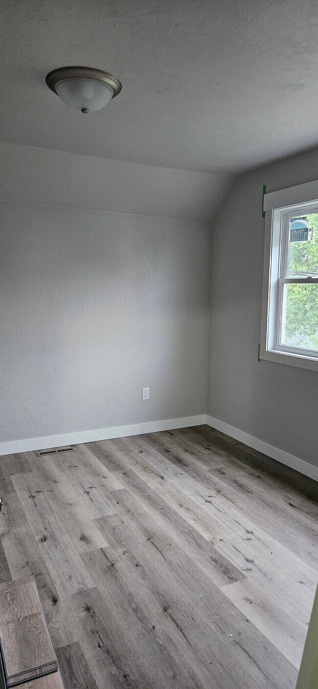 Photo - 31 S Hickory St Unit Lower