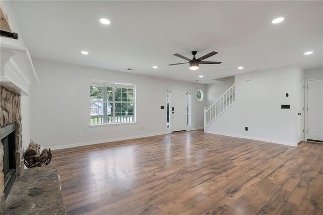 Photo - 2055 Amberly Glen Way