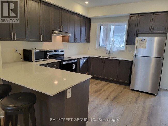 Photo - 1695 Dersan St