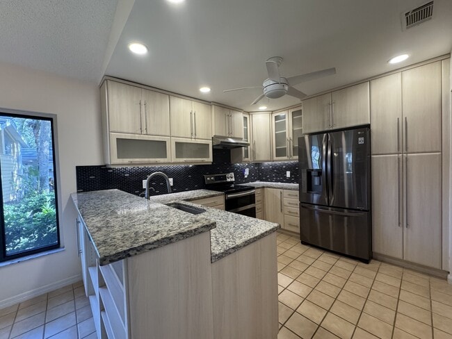 Photo - 263 Southampton Dr