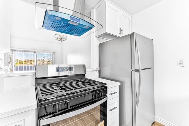 Photo - 1070 Loma Ave Unidad #306