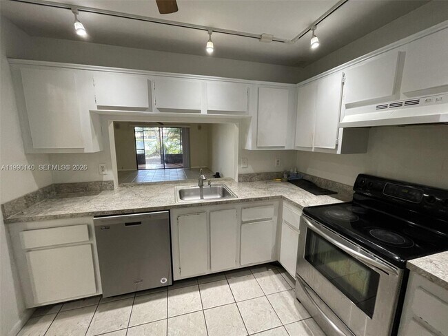 Photo - 10508 NW 6th St