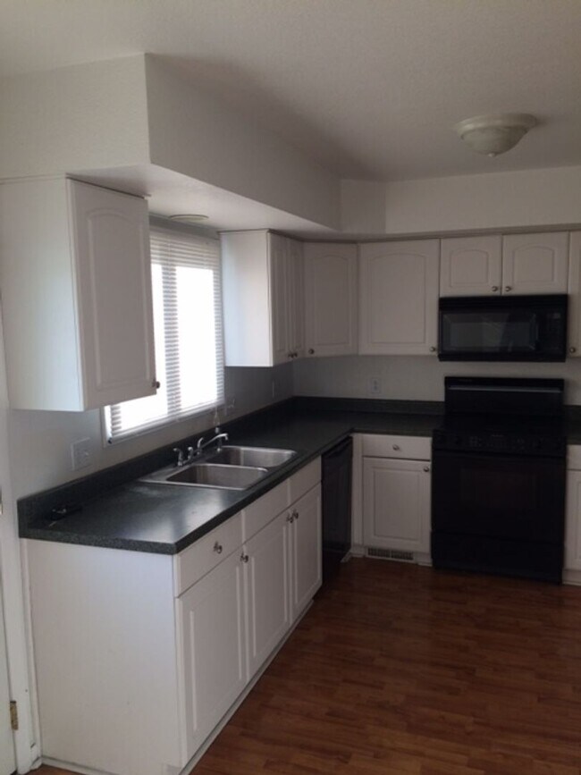 Photo - 5541-5547 Christopher Ct Unit 5547