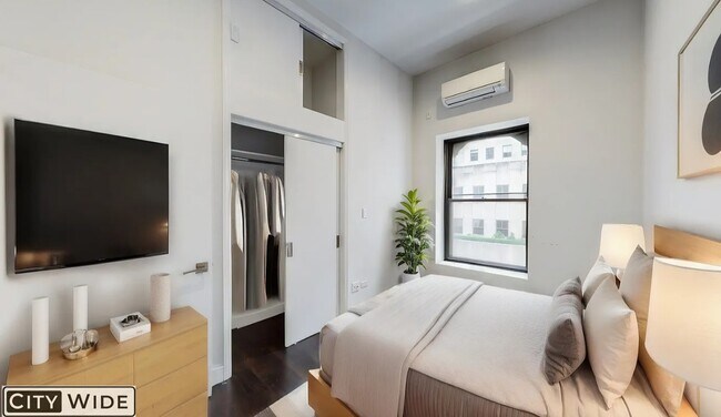 Photo - 28 W 48th St