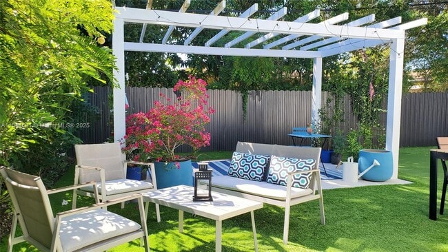 Photo - 740 SW 9th St