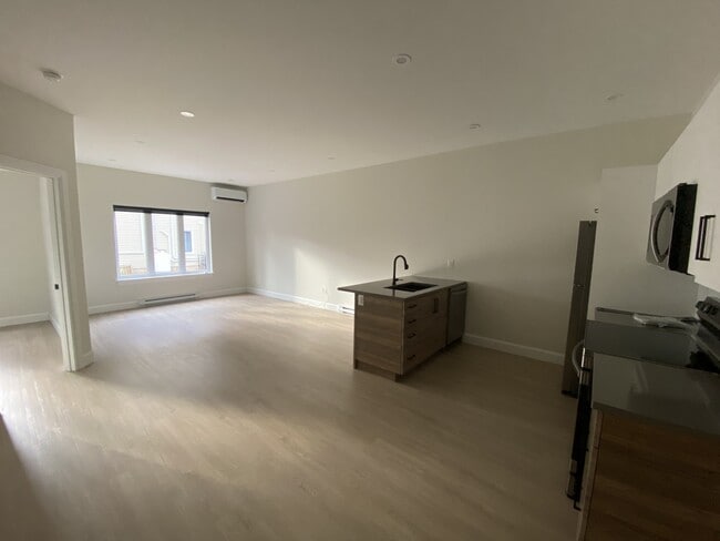 Photo - 180 Hillsborough Rd Unit 103