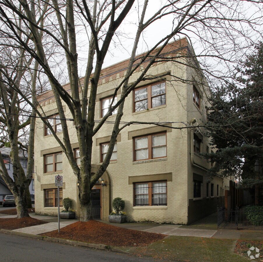 Photo - 634 - Whitestone