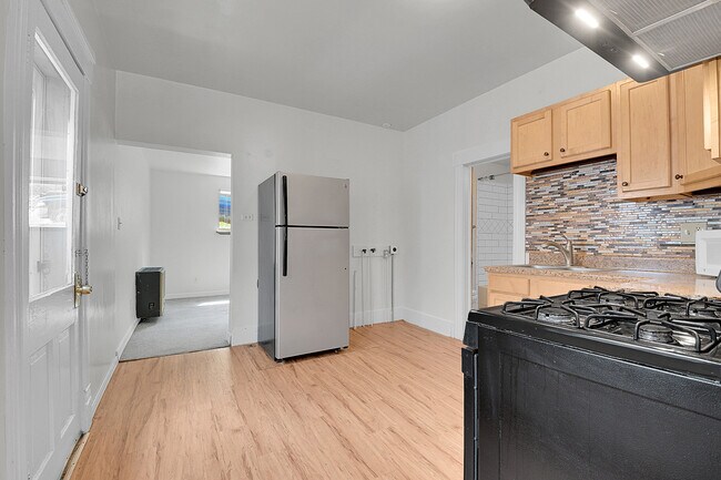 Photo - 2229 Miner St