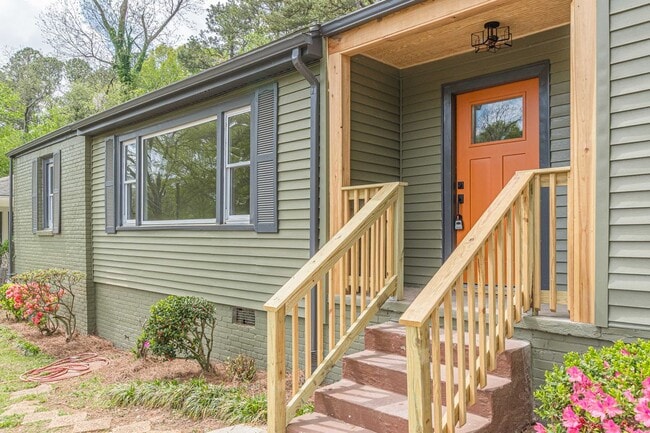 Photo - 525 Rosemont Dr