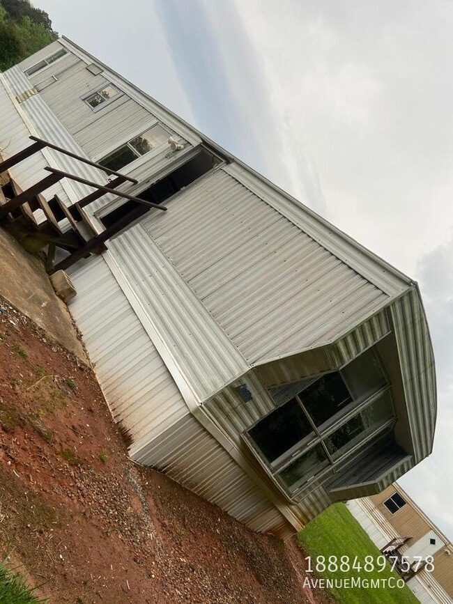Building Photo - 3010 21st St Ln NE Unit 12C