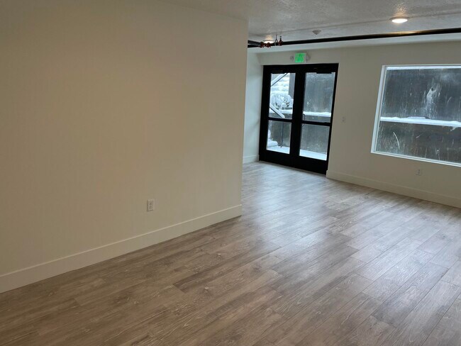 CLOSE - 2780 East 3300 South - 33 Views