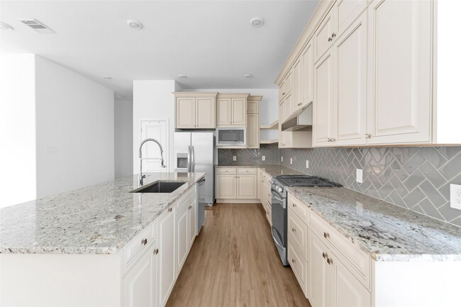 Building Photo - 1426 Northwood Blf Ln