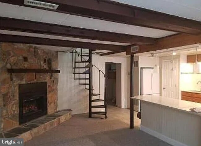 Photo - 230 High St E