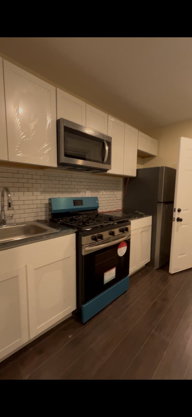 Building Photo - 1827 Van Vranken Ave Unit 2nd Floor Left Rental