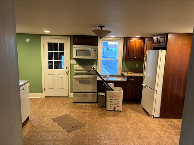 Photo - 118 S Main St