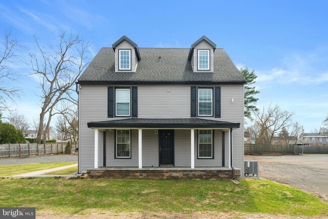 Building Photo - 2210 New Falls Rd Unit A