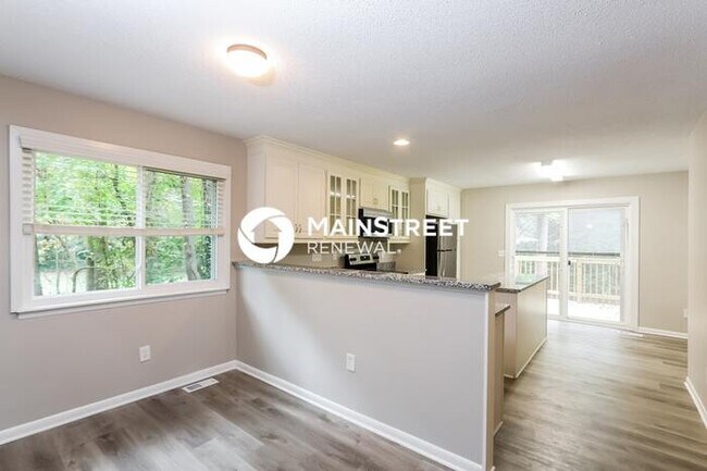 Photo - 3 Bedroom Pet-Friendly Home in CHARLOTTE, NC with Main Street Renewal
