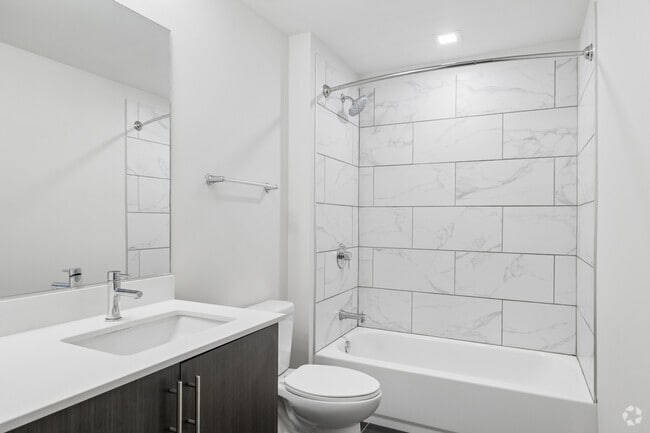 2BR, 2BA - 800SF - Primary Bathroom